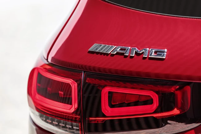 מרצדס-AMG מציגה: שבעה מושבים, 250 קמ"ש
